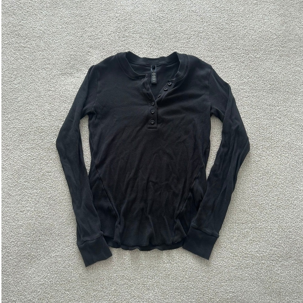 SKIMS Henley Ribbed Long Sleeve Shirt size Large in Black